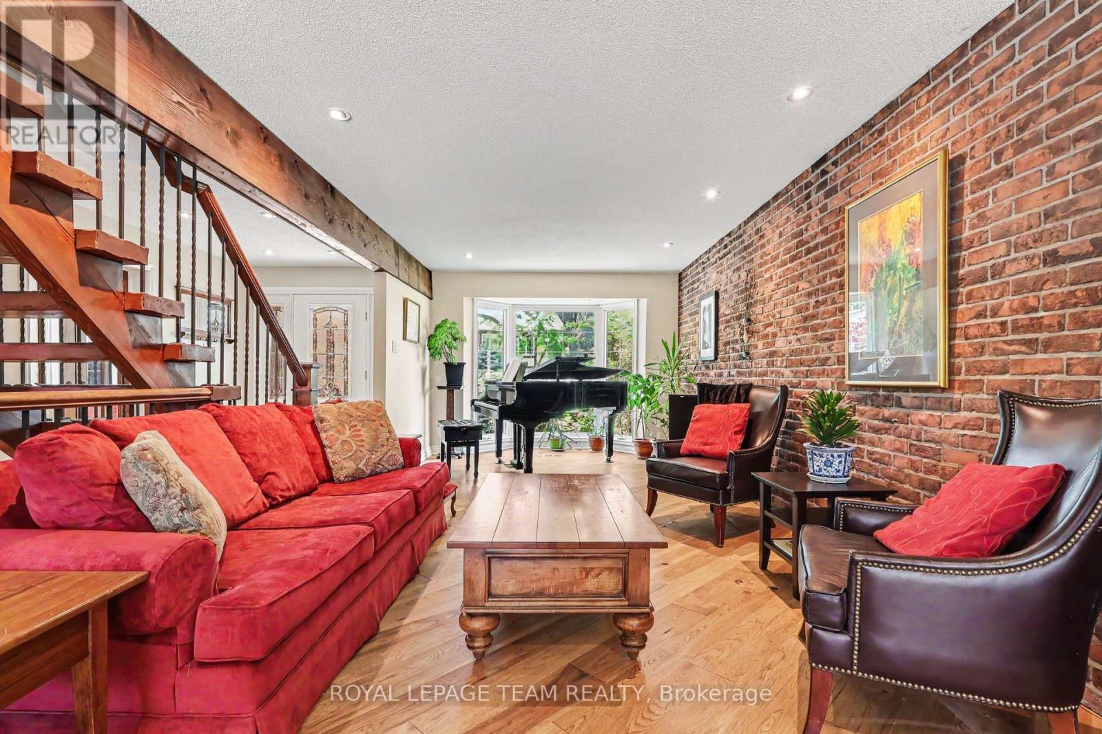 70 Condor Drive, Ottawa, Ontario  K1V 9C2 - Photo 8 - X13426904