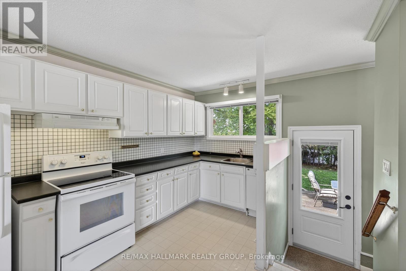 53 Farlane Boulevard, Ottawa, Ontario  K2E 5H3 - Photo 16 - X13427070
