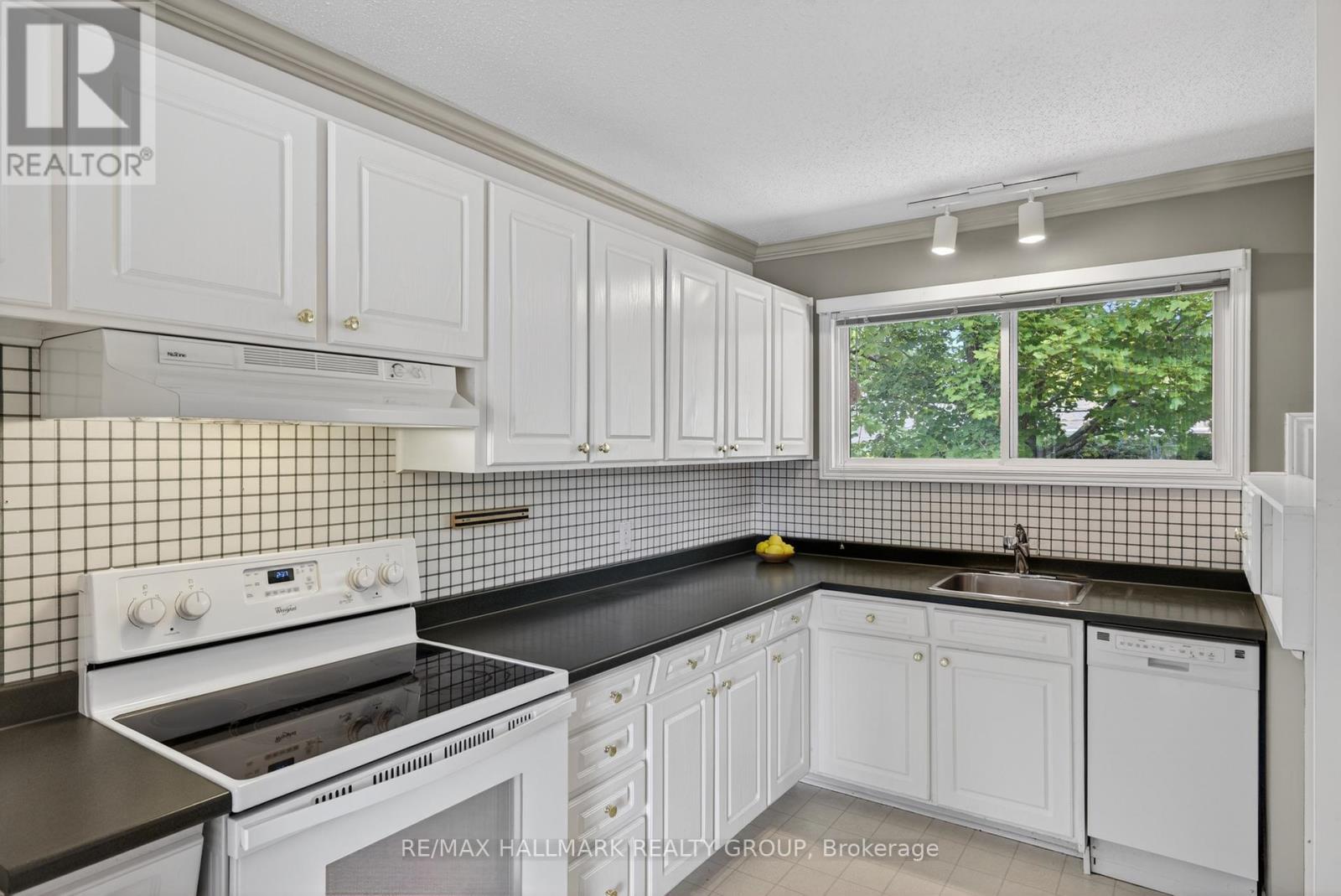 53 Farlane Boulevard, Ottawa, Ontario  K2E 5H3 - Photo 17 - X13427070