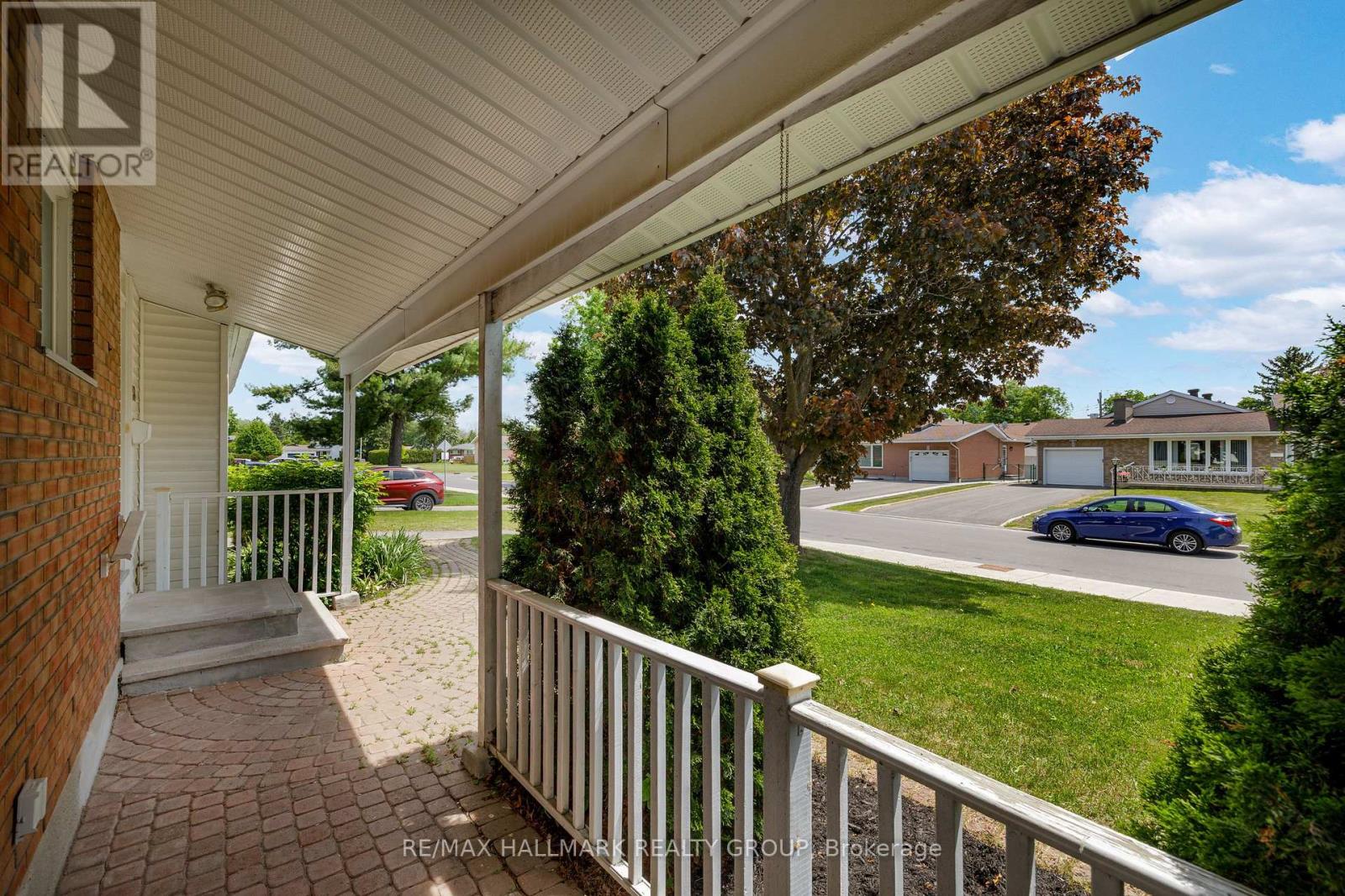 53 Farlane Boulevard, Ottawa, Ontario  K2E 5H3 - Photo 2 - X13427070