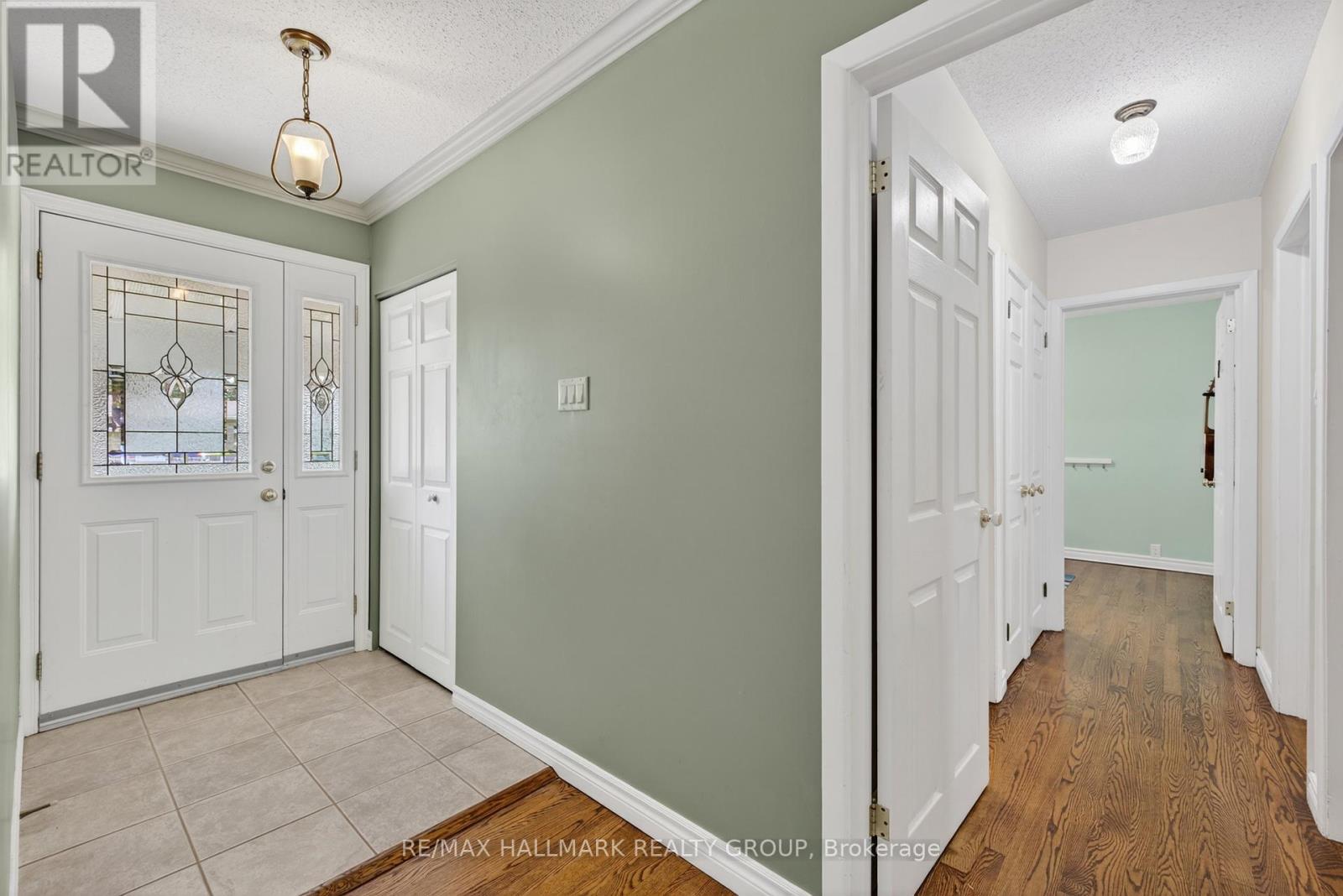53 Farlane Boulevard, Ottawa, Ontario  K2E 5H3 - Photo 3 - X13427070