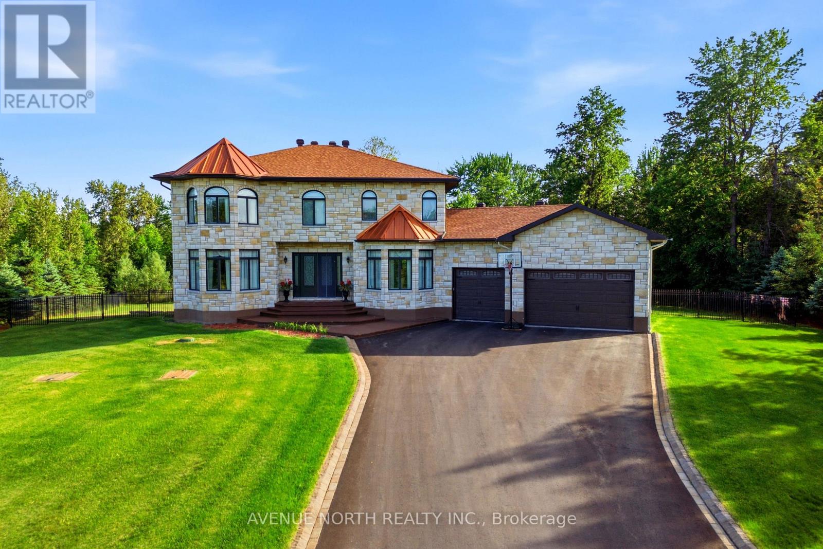 699 Ballycastle Crescent, Ottawa, Ontario  K1X 0A4 - Photo 1 - X13427114