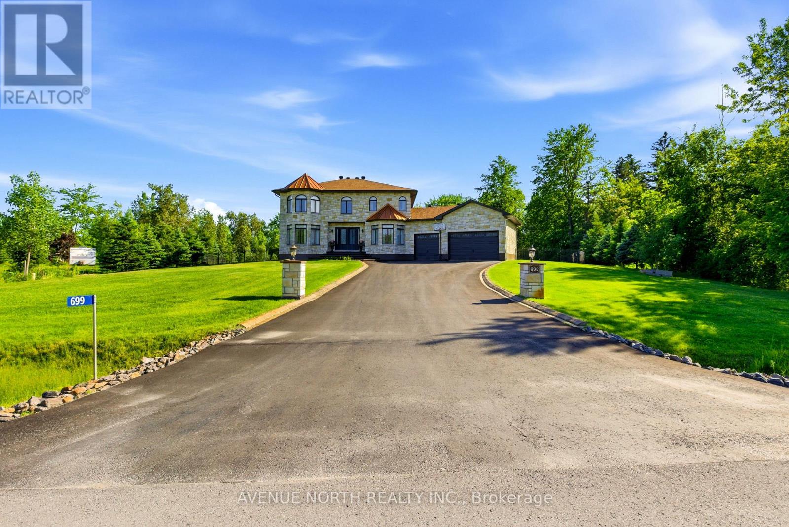 699 Ballycastle Crescent, Ottawa, Ontario  K1X 0A4 - Photo 2 - X13427114