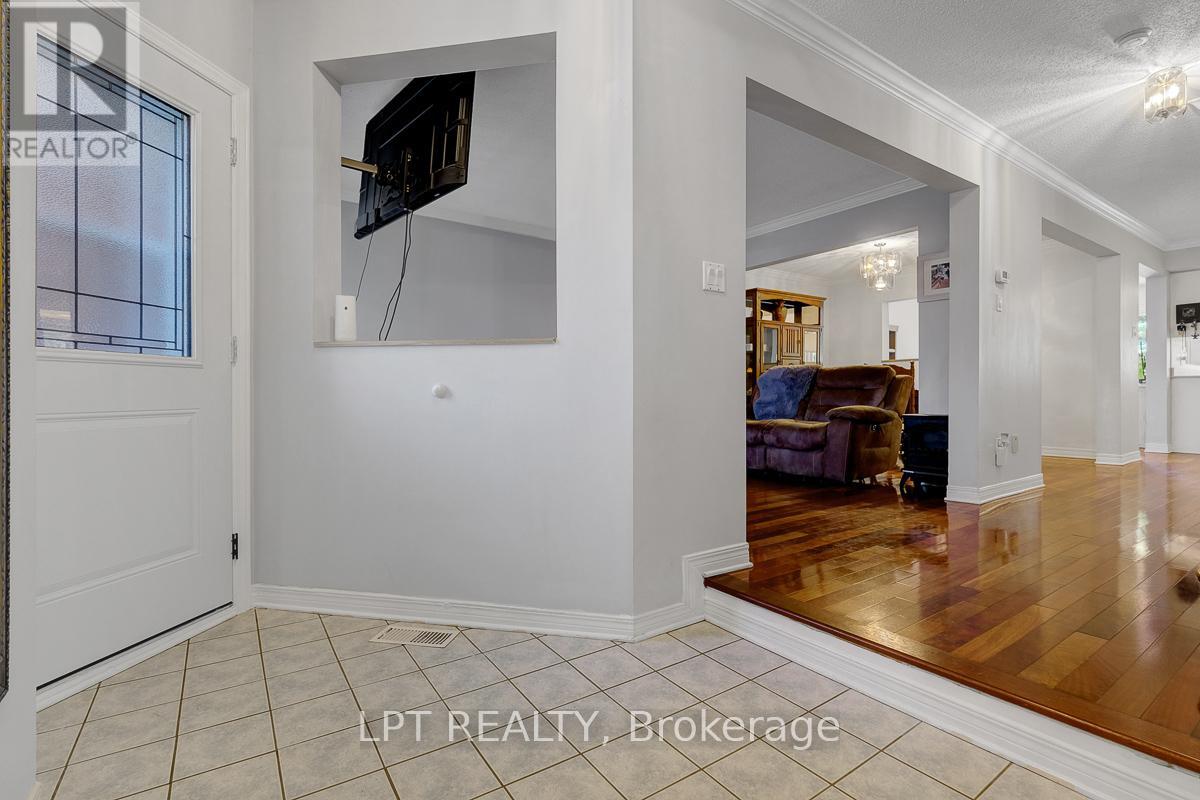 72 Westpointe Crescent, Ottawa, Ontario  K2G 5Y9 - Photo 3 - X13427300