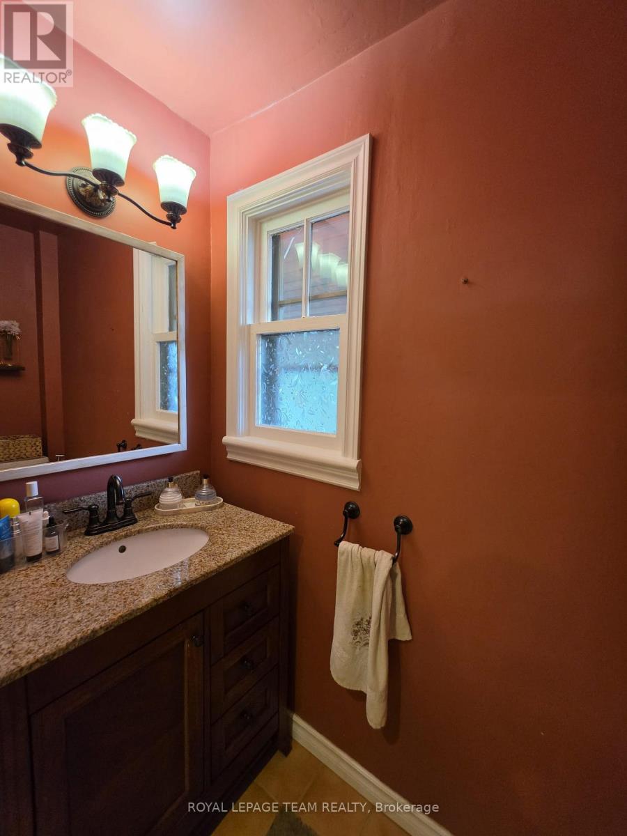 1247 Summerville Avenue, Ottawa, Ontario  K1Z 8G6 - Photo 12 - X13427766