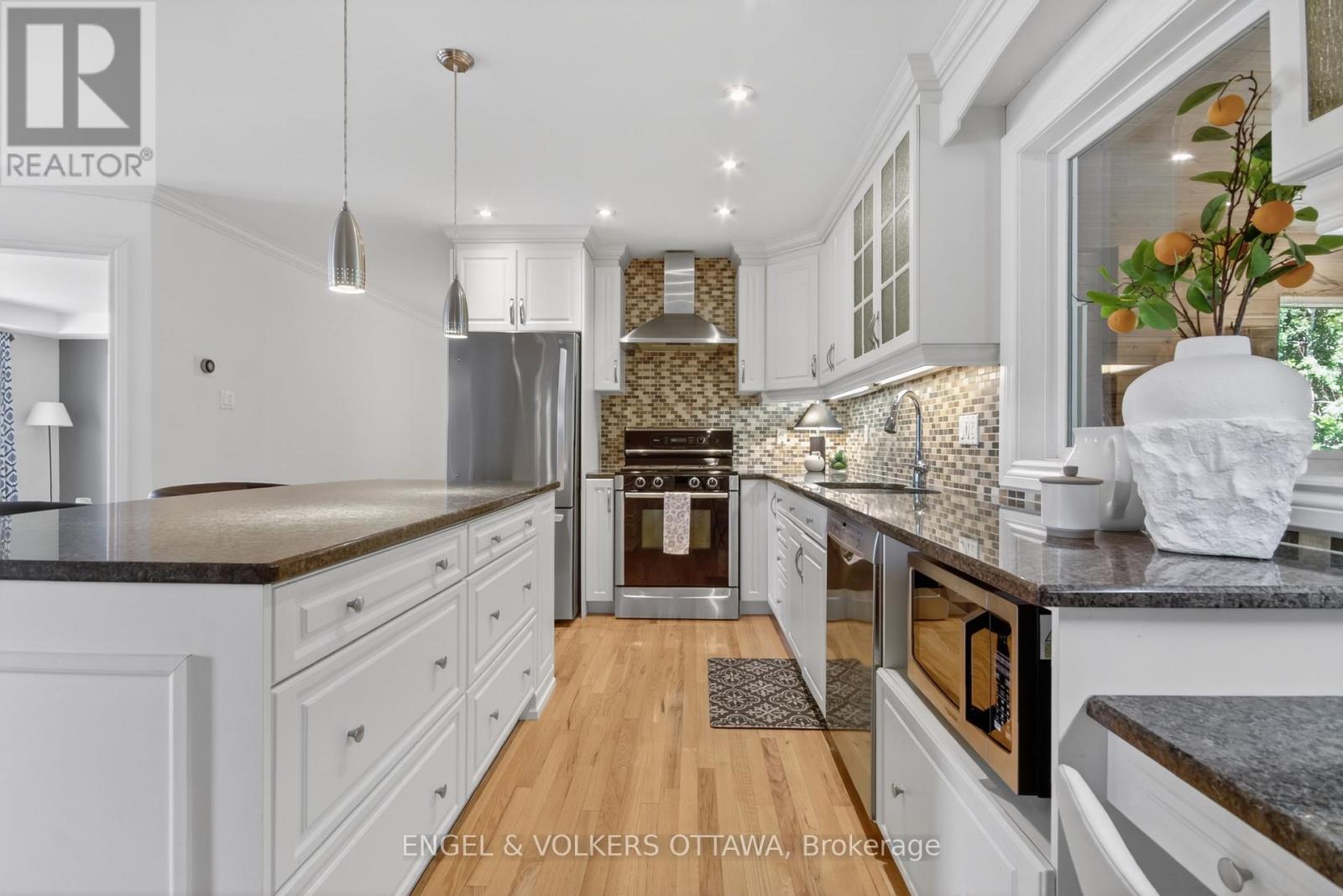 528 Tullamore Street, Ottawa, Ontario  K1X 0A2 - Photo 6 - X13428304