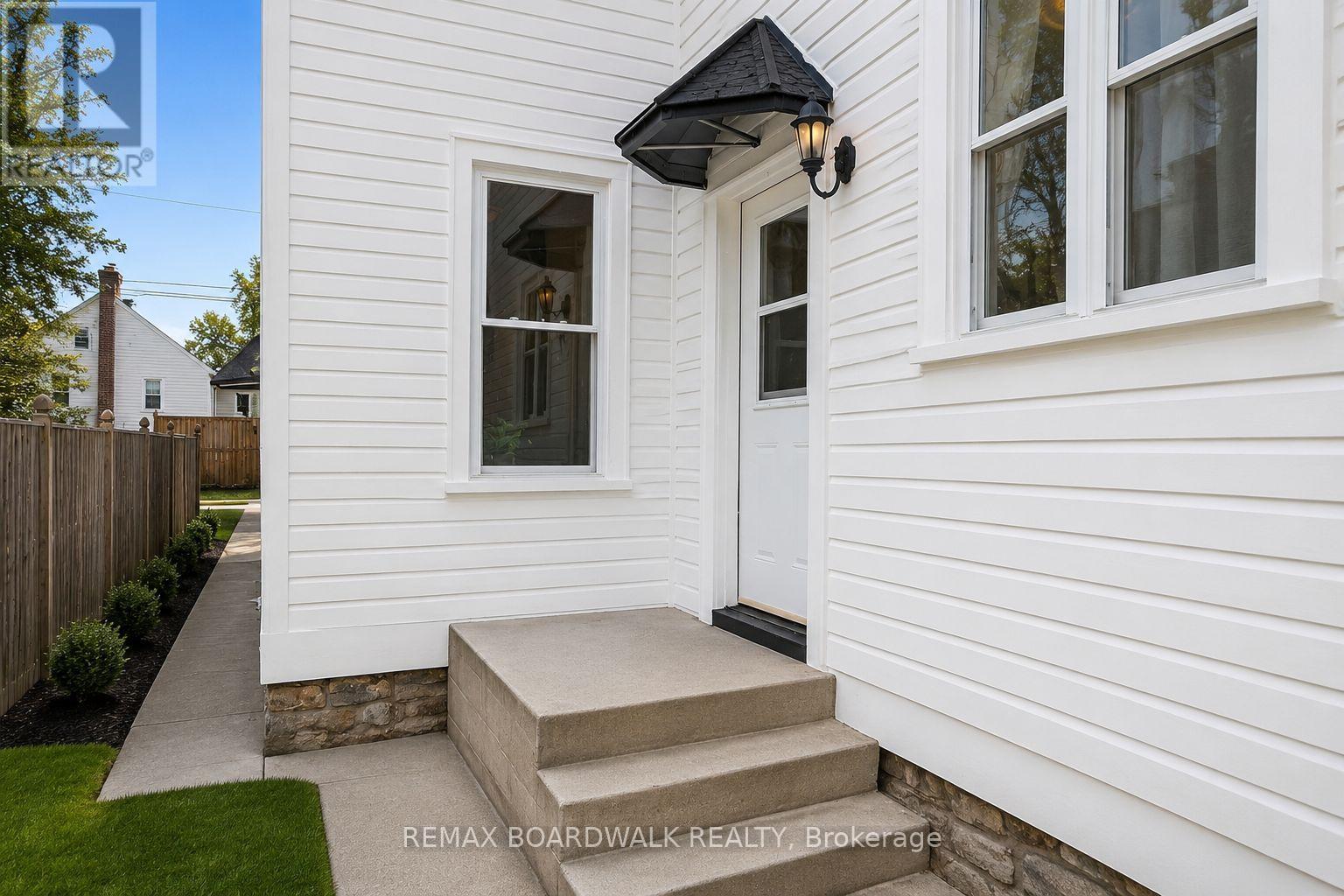 11 Alfred Street, Smiths Falls, Ontario  K7A 4H6 - Photo 3 - X13429154