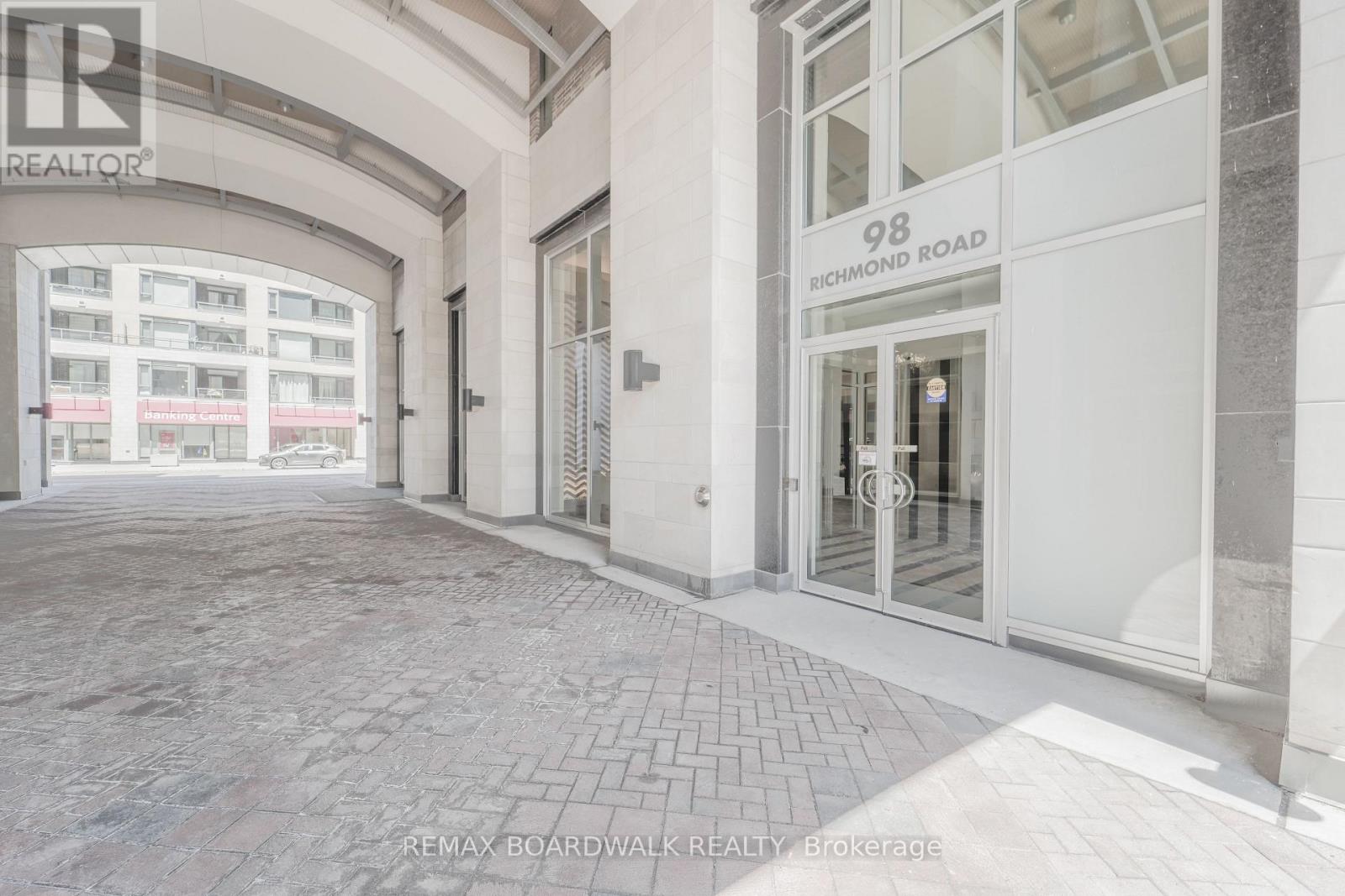 301 - 98 Richmond Road, Ottawa, Ontario  K1Z 0B2 - Photo 2 - X13429174