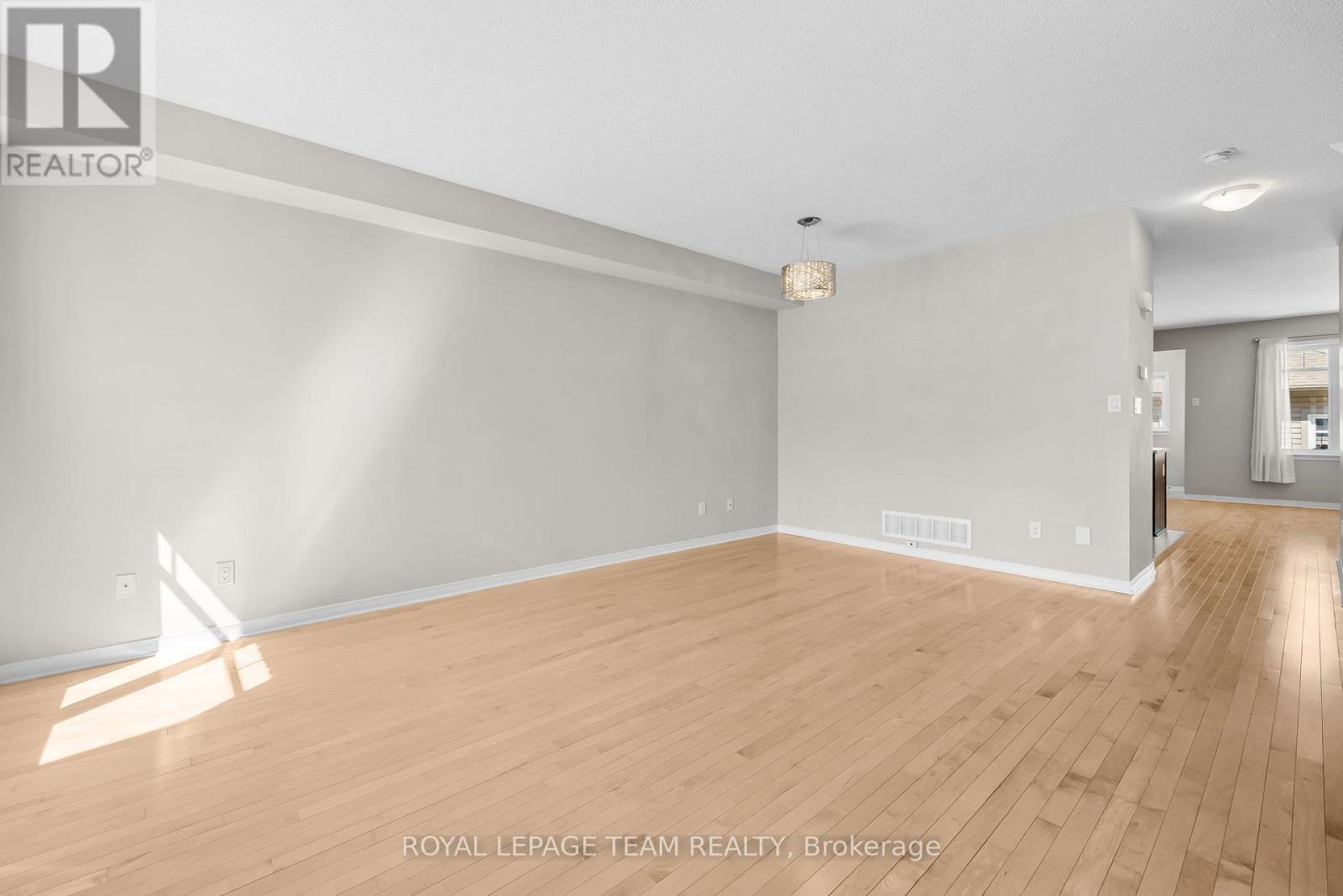 377 Sweetflag Street, Ottawa, Ontario  K2J 5Y7 - Photo 7 - X13429396