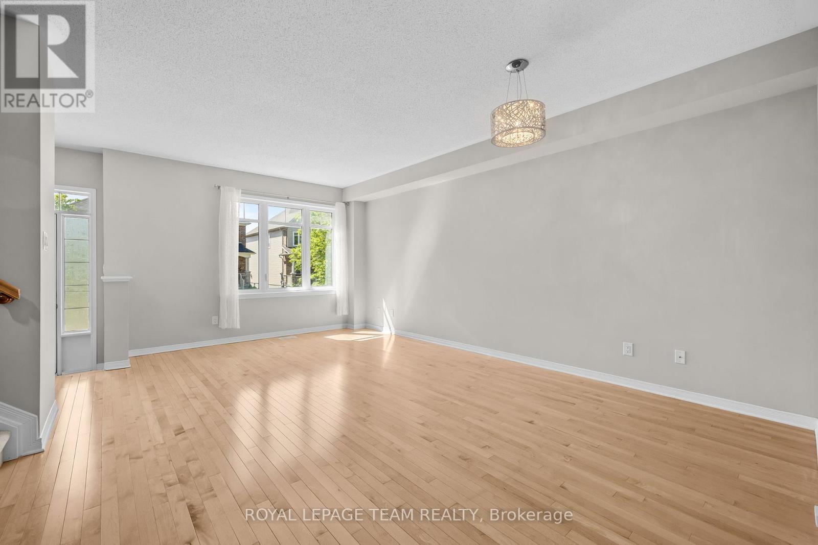 377 Sweetflag Street, Ottawa, Ontario  K2J 5Y7 - Photo 8 - X13429396