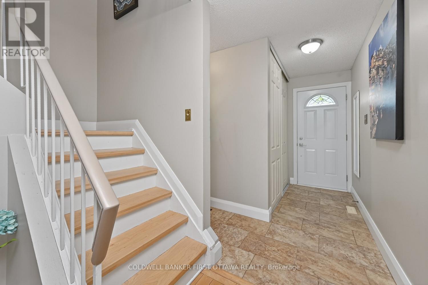 1528 Brookmill Lane, Ottawa, Ontario  K1B 5G4 - Photo 3 - X13429410