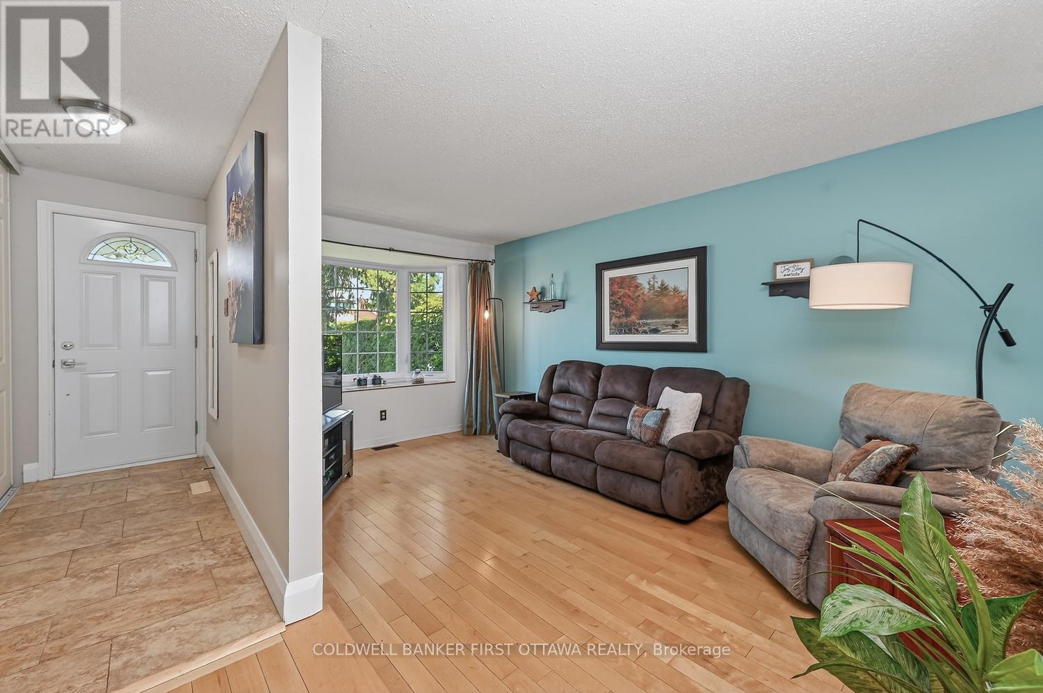 1528 Brookmill Lane, Ottawa, Ontario  K1B 5G4 - Photo 4 - X13429410