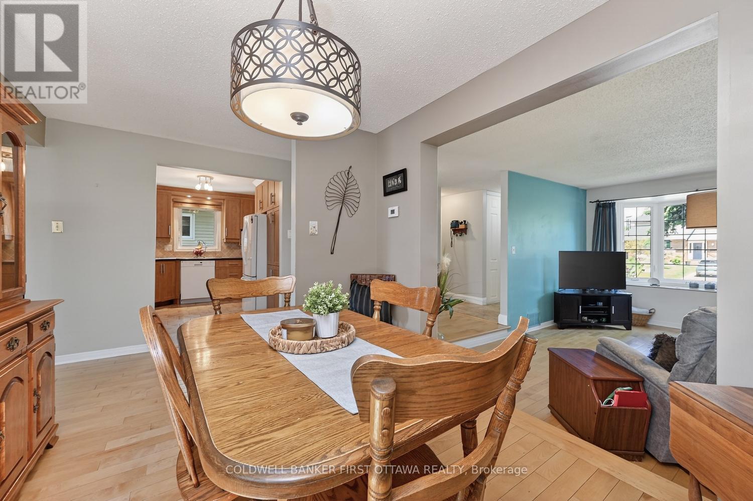 1528 Brookmill Lane, Ottawa, Ontario  K1B 5G4 - Photo 6 - X13429410