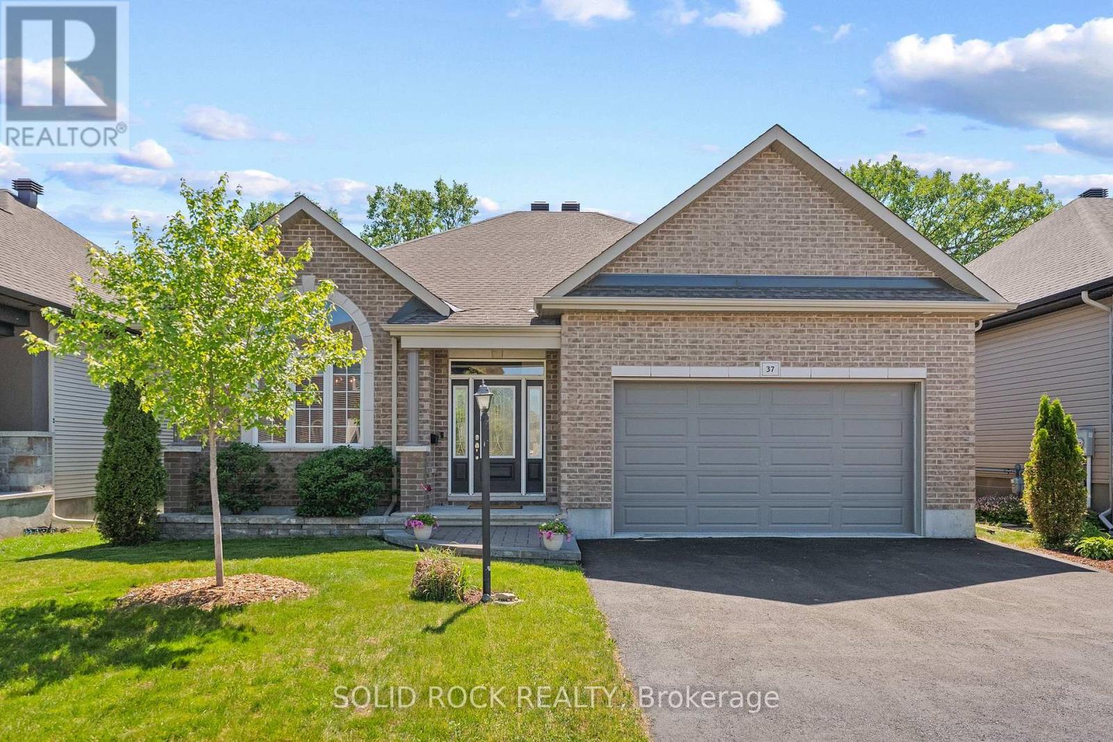 37 DULMAGE CRESCENT, Carleton Place, Ontario