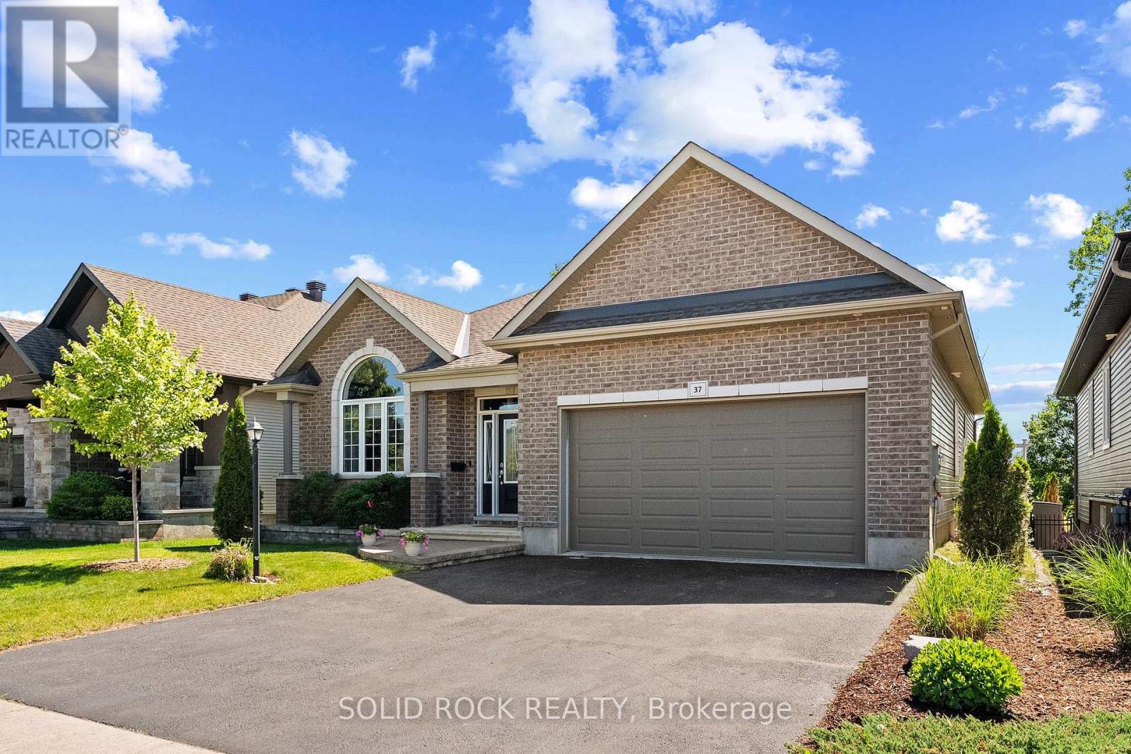 37 Dulmage Crescent, Carleton Place, Ontario  K7S 2G3 - Photo 3 - X13429792