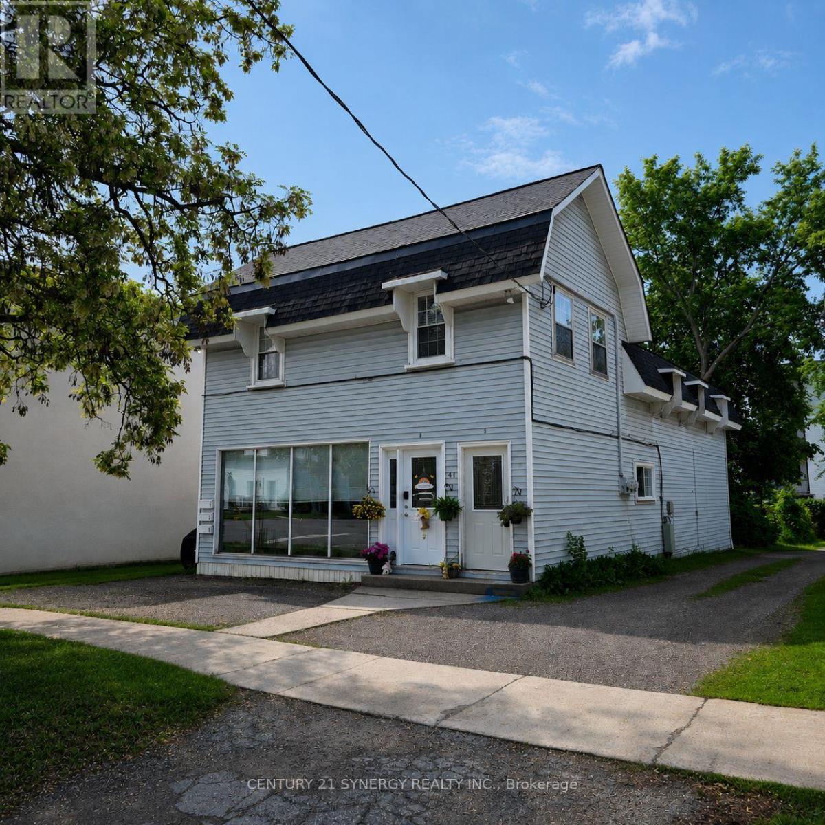 41 MAIN STREET E, Smiths Falls, Ontario