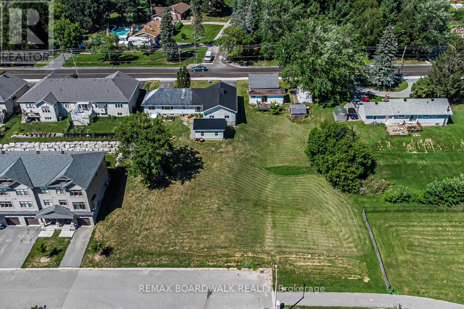 303-307 Donald B Munro Drive, Ottawa, Ontario  K0A 1L0 - Photo 3 - X13430154