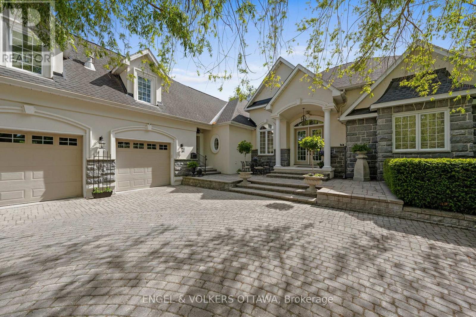 6197 Ottawa Street, Ottawa, Ontario  K0A 2Z0 - Photo 2 - X13430442