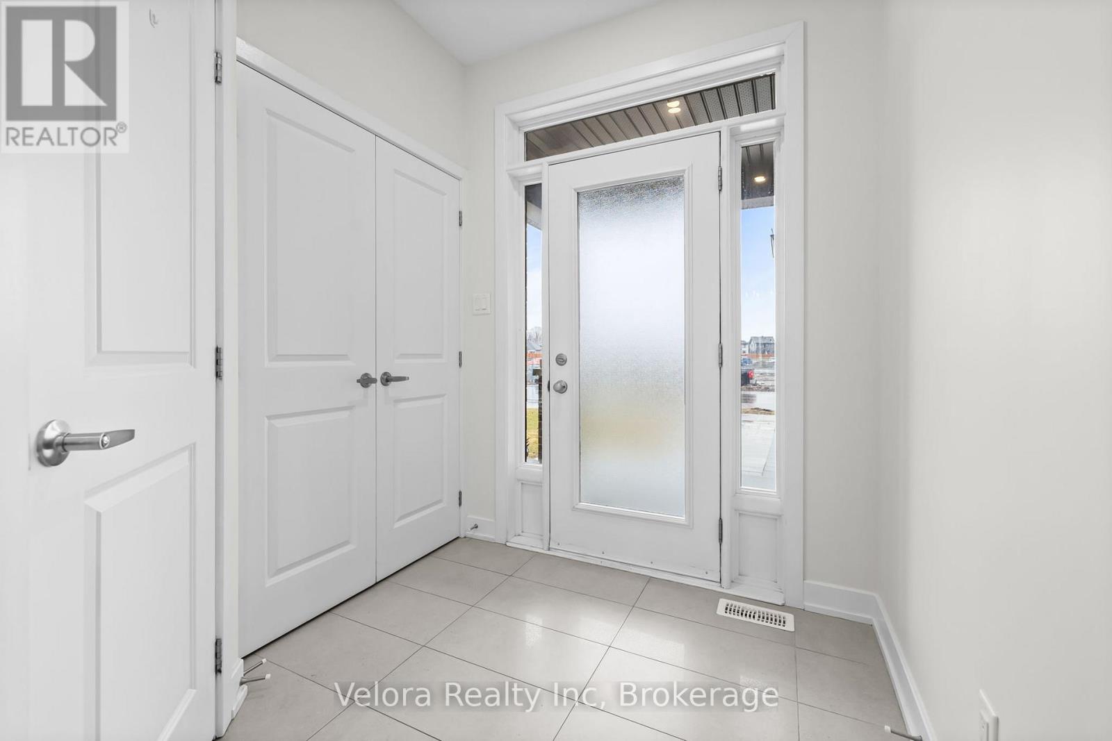 744 Cope Drive, Ottawa, Ontario  K2S 2P8 - Photo 3 - X13430720