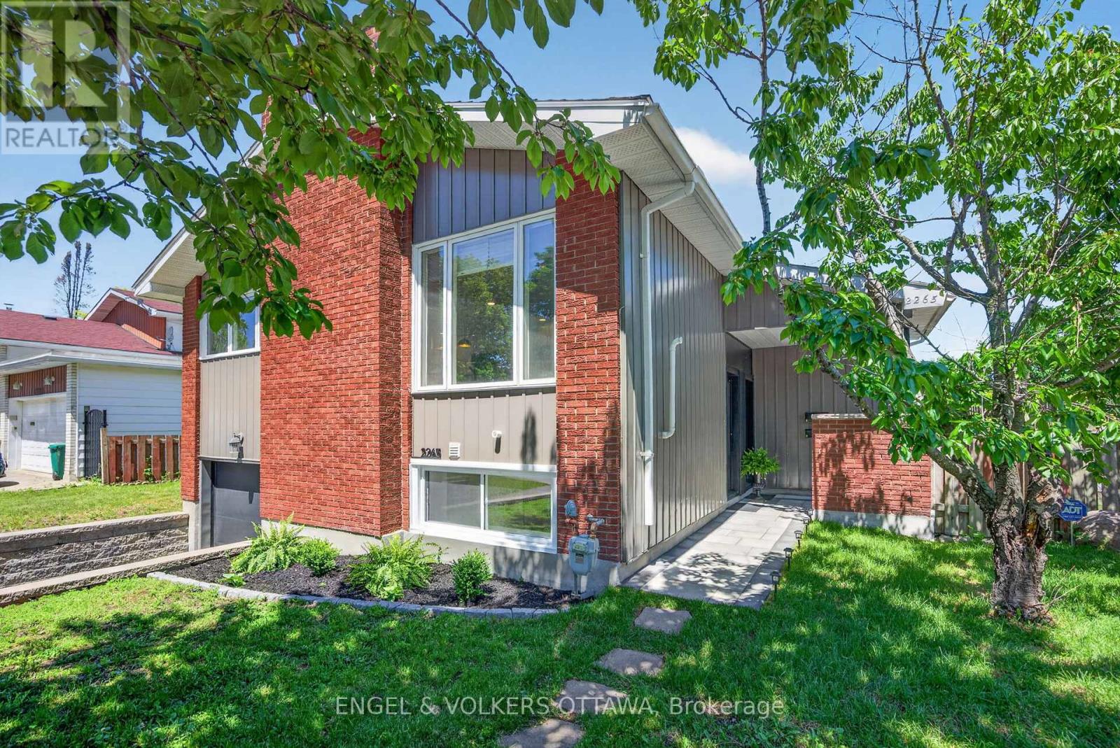 2265 Samuel Drive, Ottawa, Ontario  K1G 3C3 - Photo 2 - X13431000
