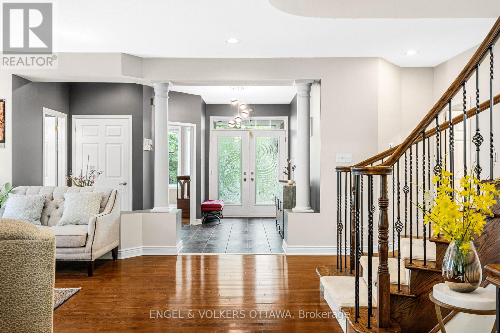 8 Glenrill Place, Ottawa, Ontario  K2M 2T6 - Photo 3 - X13431532