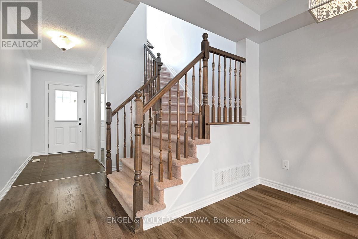 308 Song Sparrow Street W, Ottawa, Ontario  K2J 5W5 - Photo 5 - X13431564