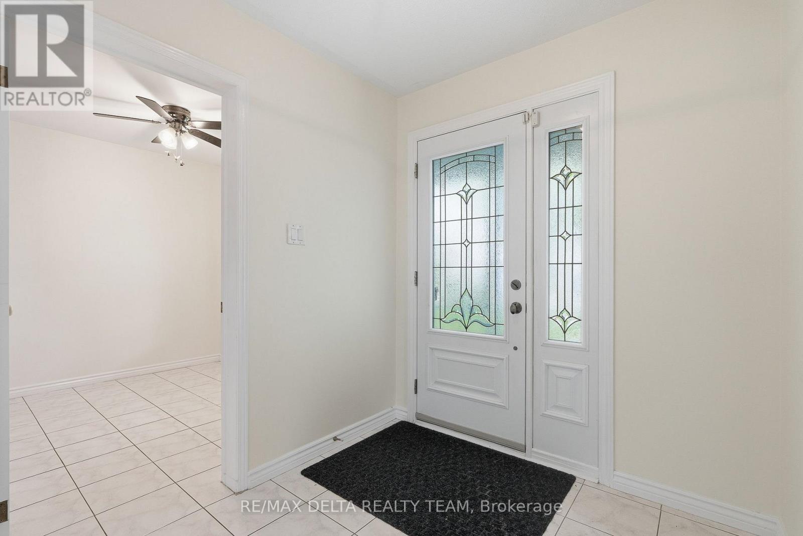 310 Mceachern Crescent, Ottawa, Ontario  K1E 3K2 - Photo 3 - X13431574
