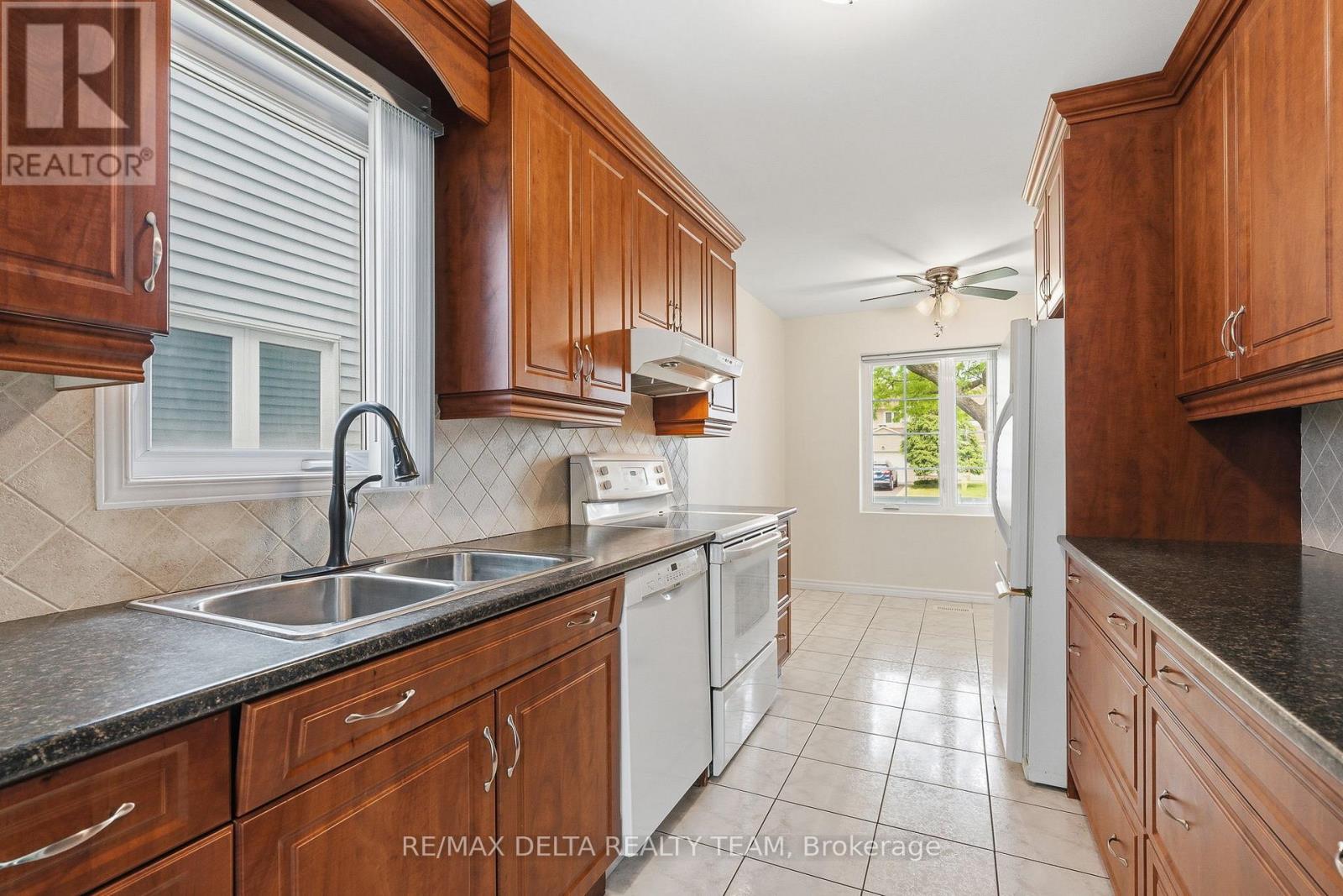 310 Mceachern Crescent, Ottawa, Ontario  K1E 3K2 - Photo 8 - X13431574