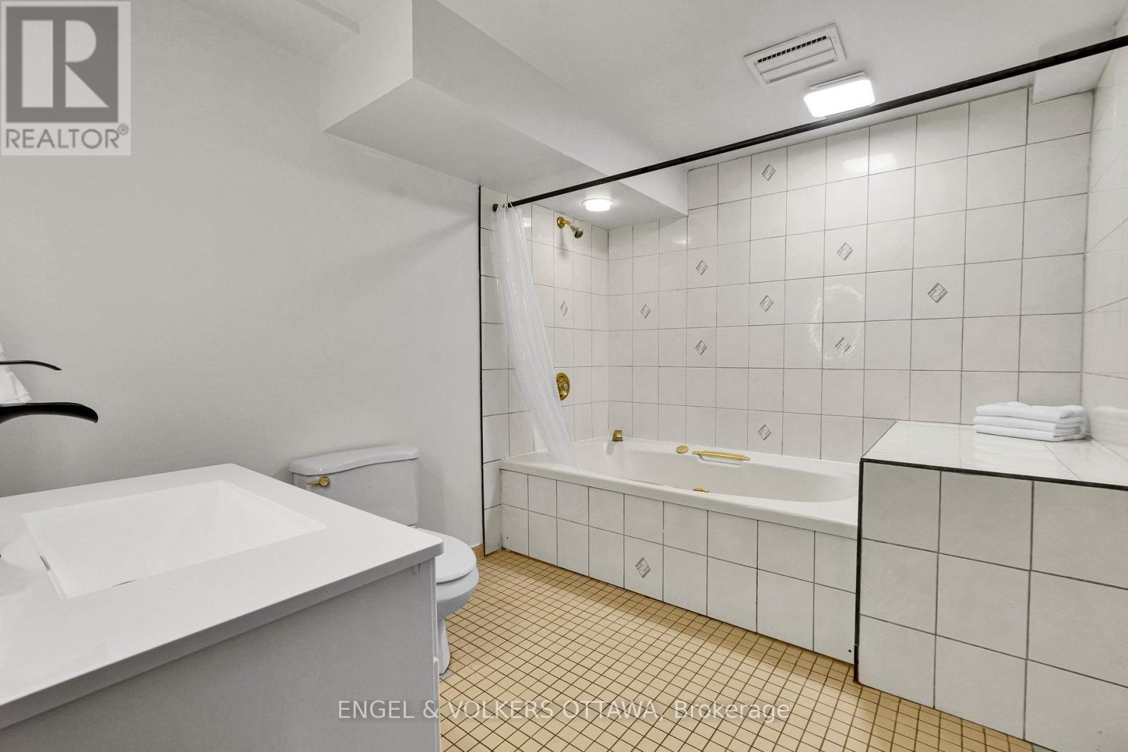 7 Mid Pines Grove, Ottawa, Ontario  K2R 1B7 - Photo 38 - X13432124