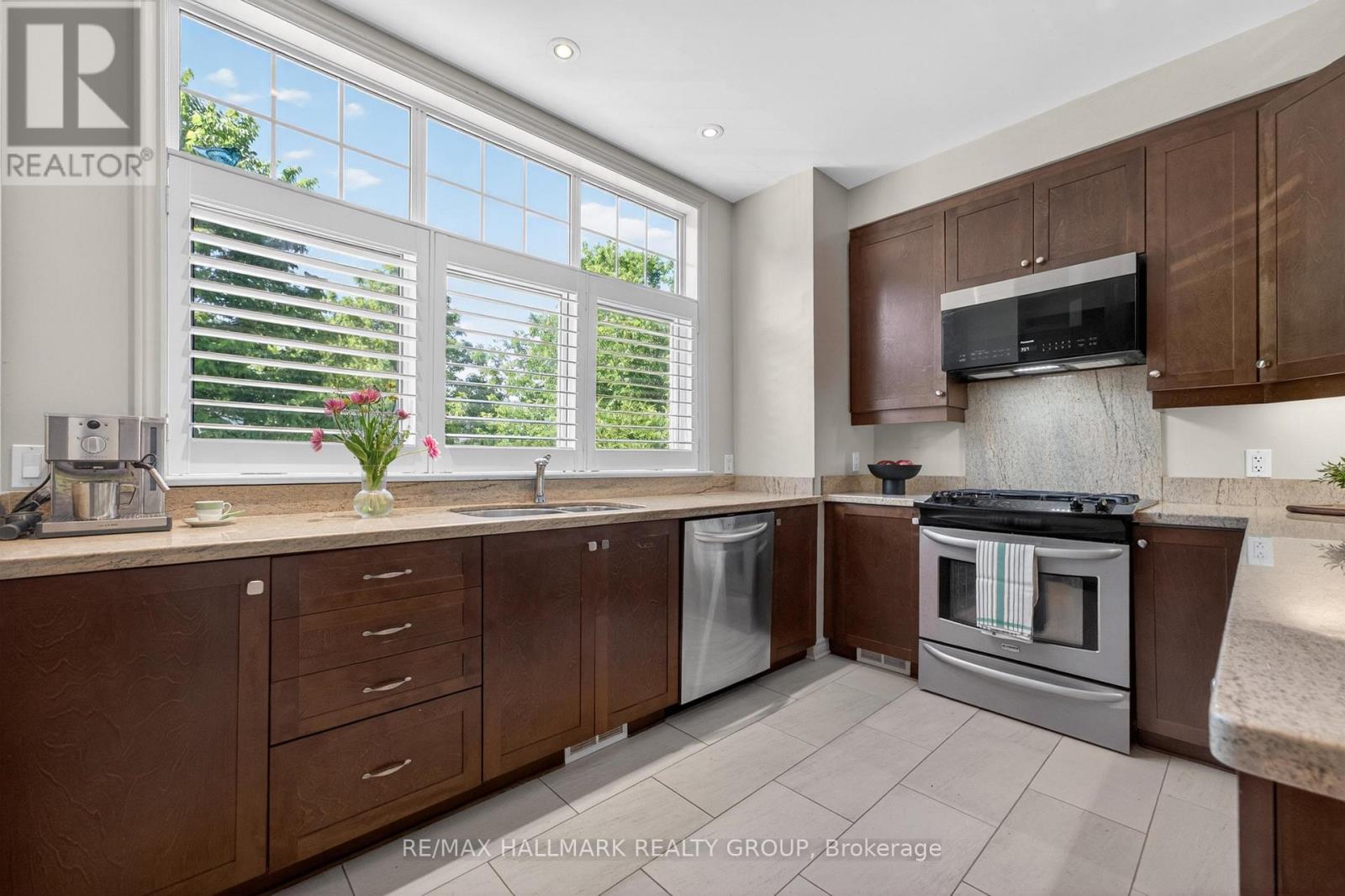 320 Iona Street, Ottawa, Ontario  K1Z 7B9 - Photo 4 - X13432202