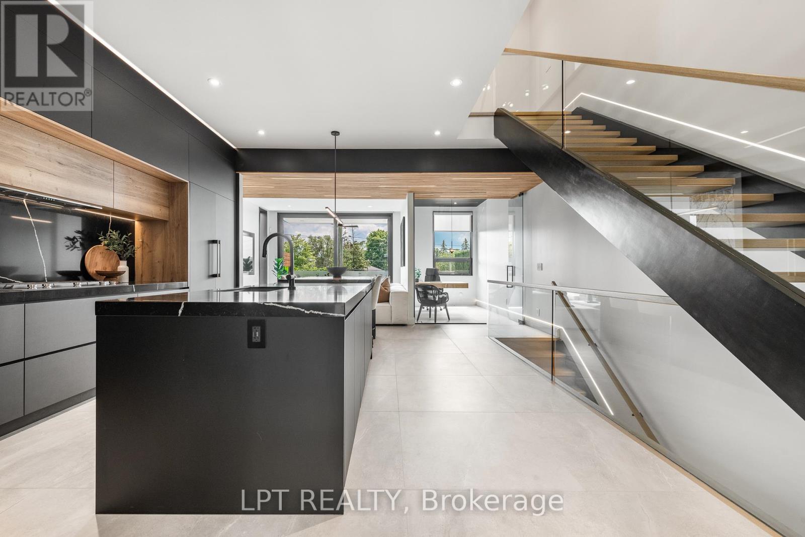 322 Perrier Avenue, Ottawa, Ontario  K1L 5C7 - Photo 8 - X13432476