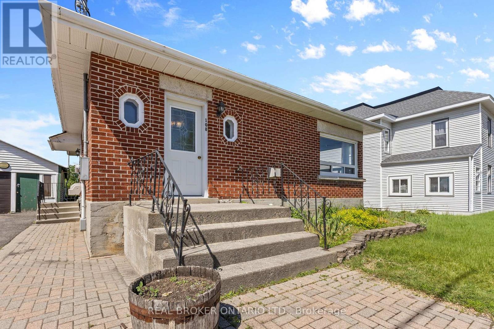 108 Rideau Street, North Grenville, Ontario  K0G 1J0 - Photo 4 - X13433854