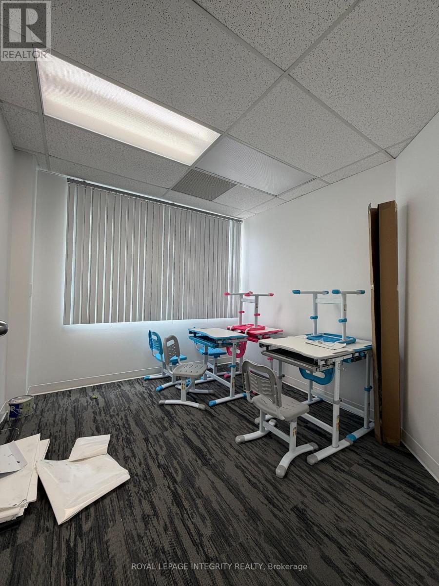 204 - 43 Roydon Place, Ottawa, Ontario  K2E 1A3 - Photo 15 - X13433862