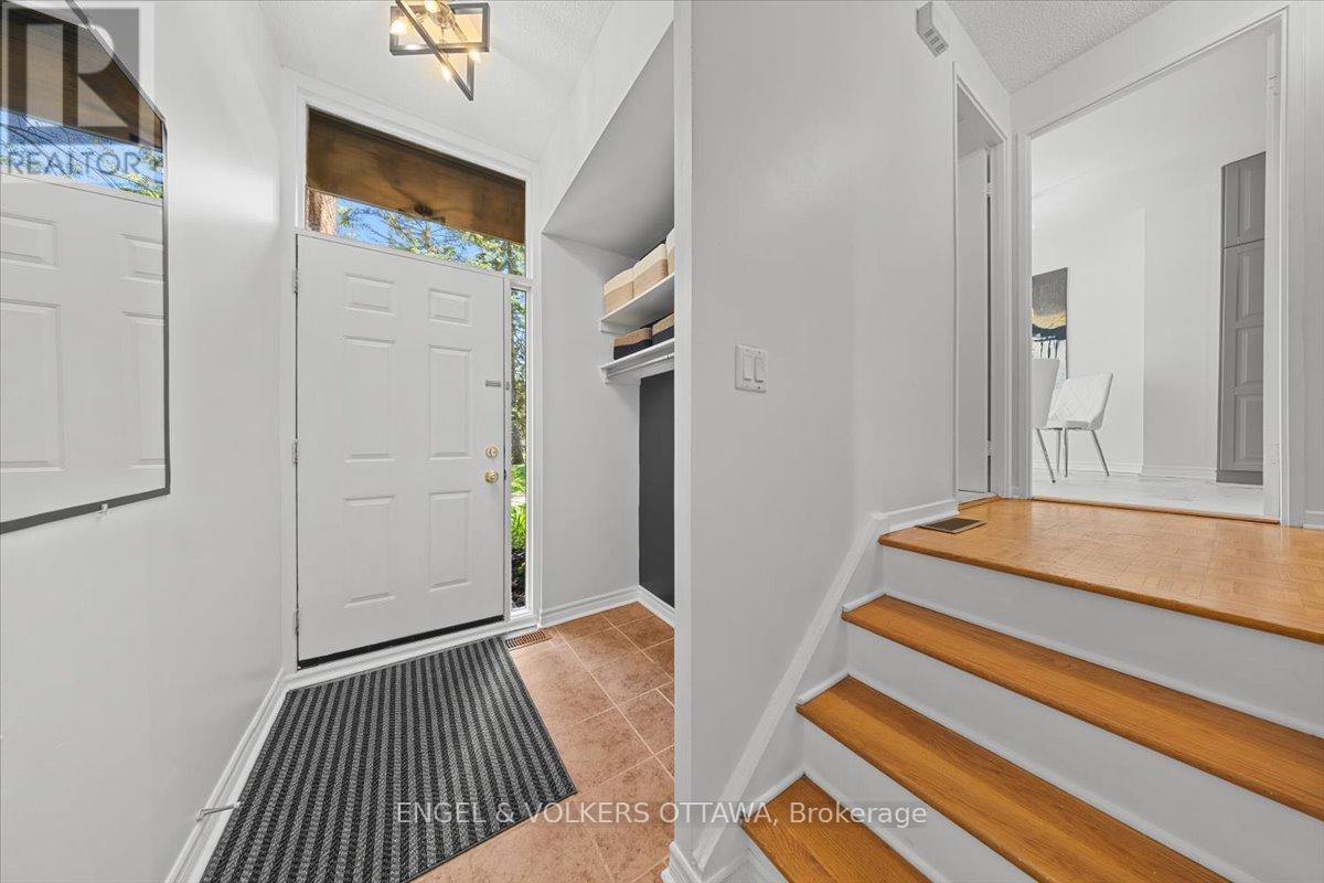 34 Viewpointe Private, Ottawa, Ontario  K1V 1M5 - Photo 2 - X13433912