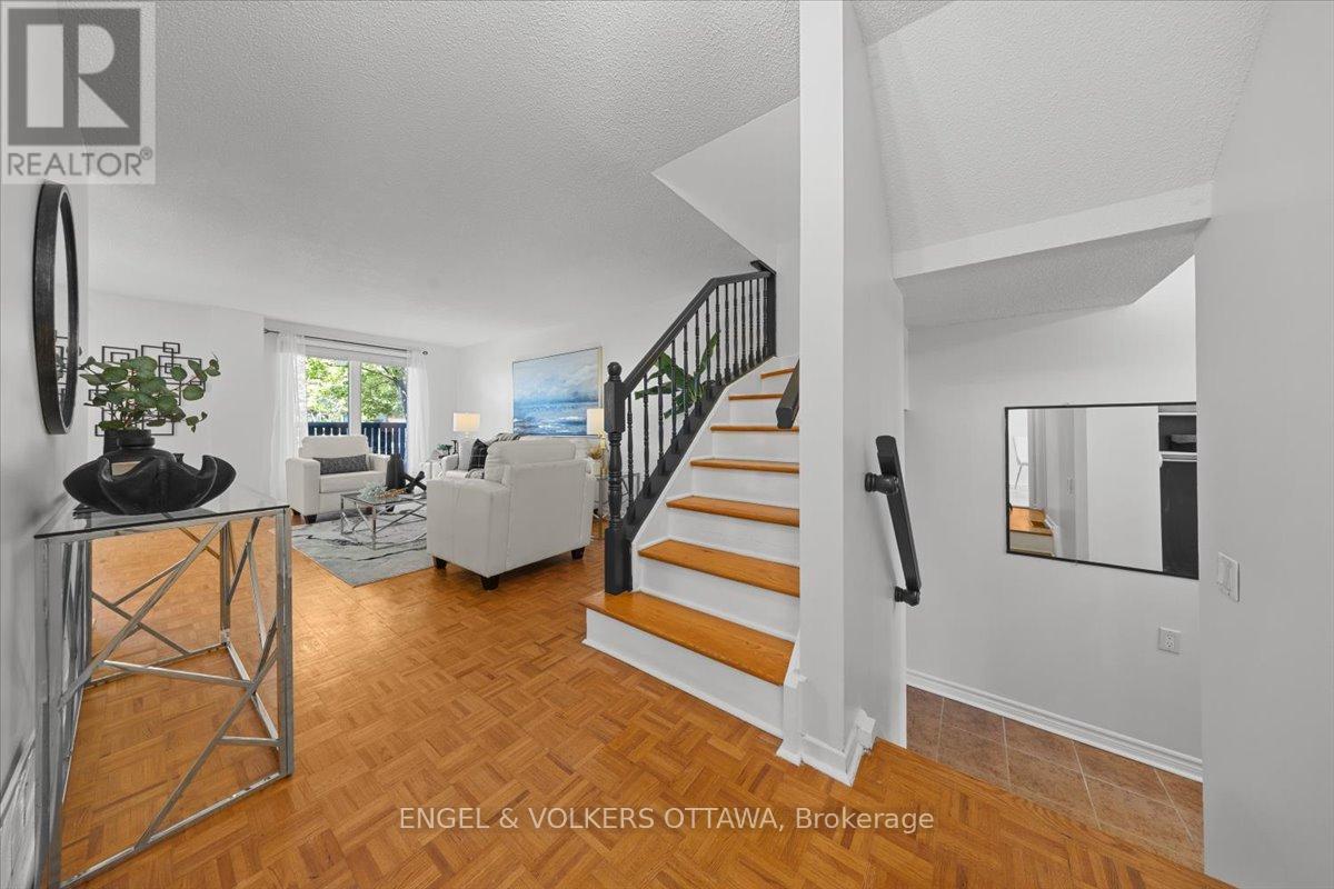 34 Viewpointe Private, Ottawa, Ontario  K1V 1M5 - Photo 3 - X13433912