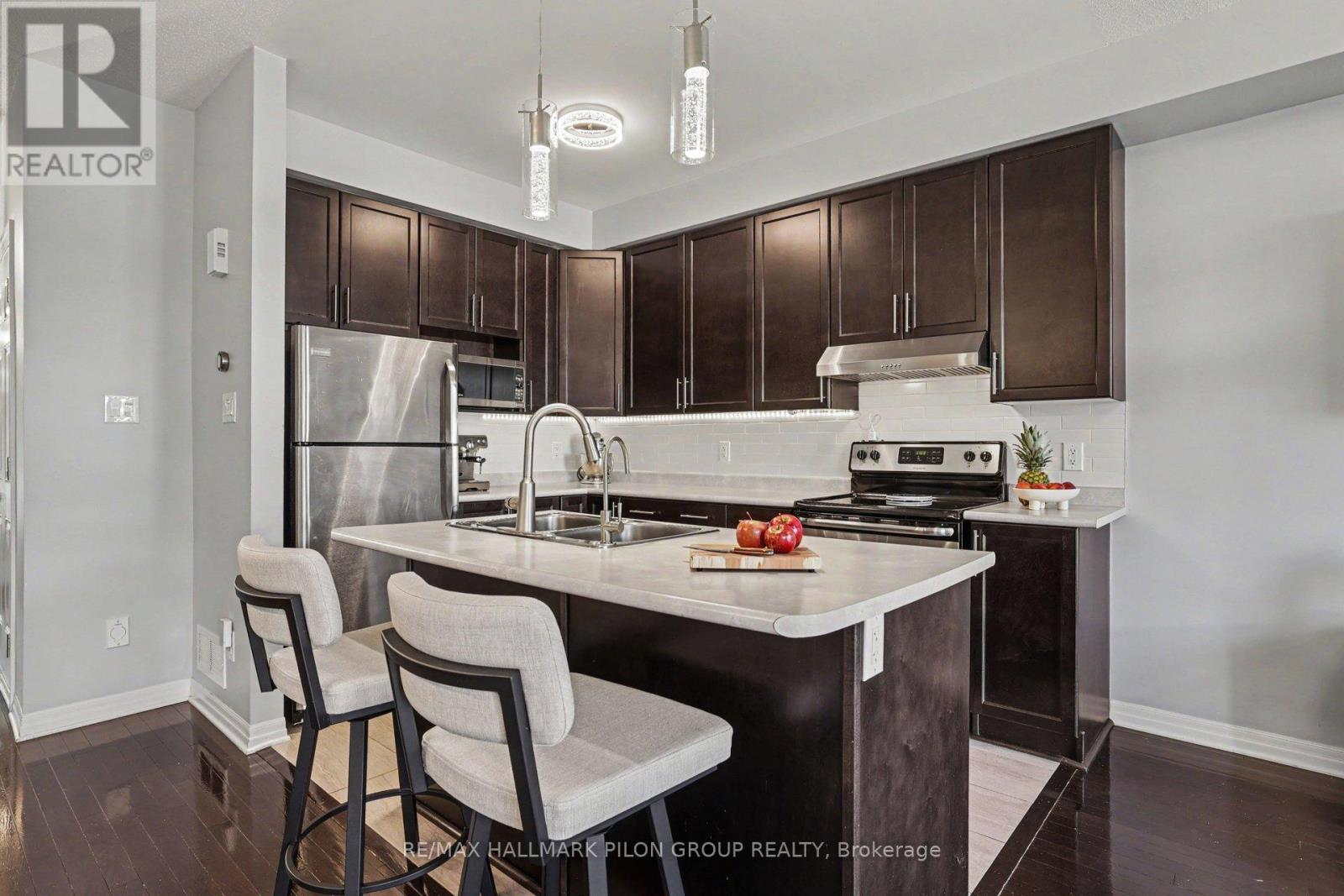 673 Spring Valley Drive, Ottawa, Ontario  K1W 0C7 - Photo 3 - X13434302