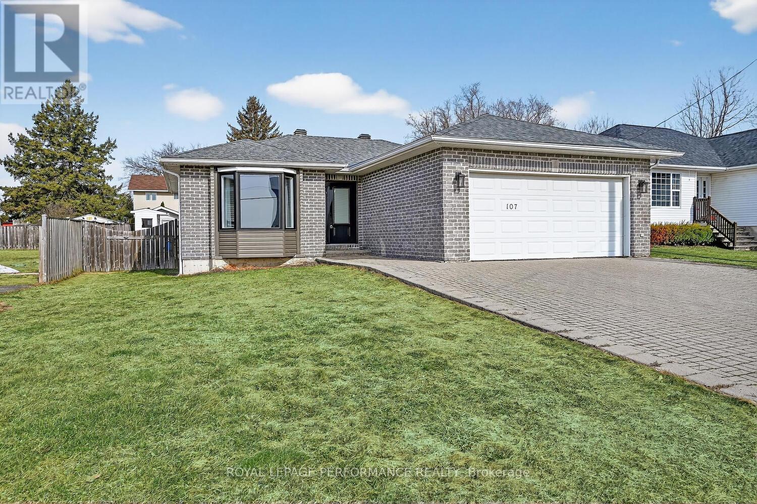 107 Lorne Street, Smiths Falls, Ontario  K7A 3L1 - Photo 2 - X13434500