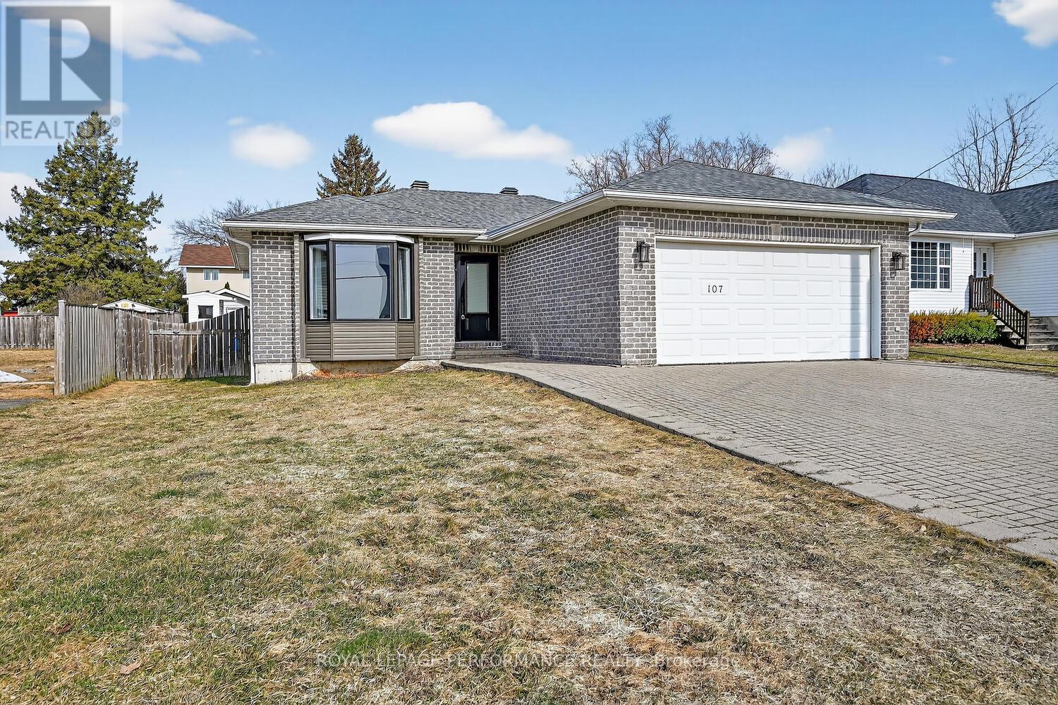 107 Lorne Street, Smiths Falls, Ontario  K7A 3L1 - Photo 3 - X13434500