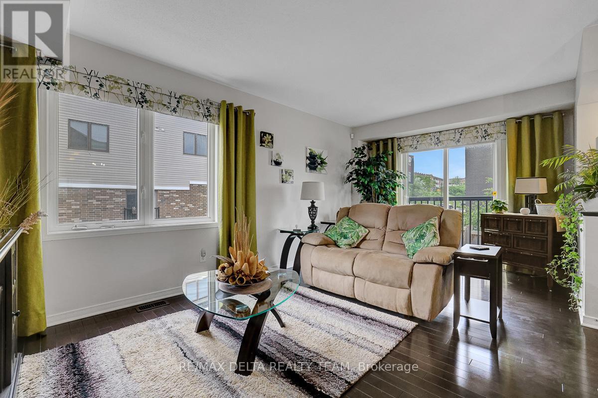 275 Eric Czapnik Way, Ottawa, Ontario  K1E 0B4 - Photo 11 - X13434568