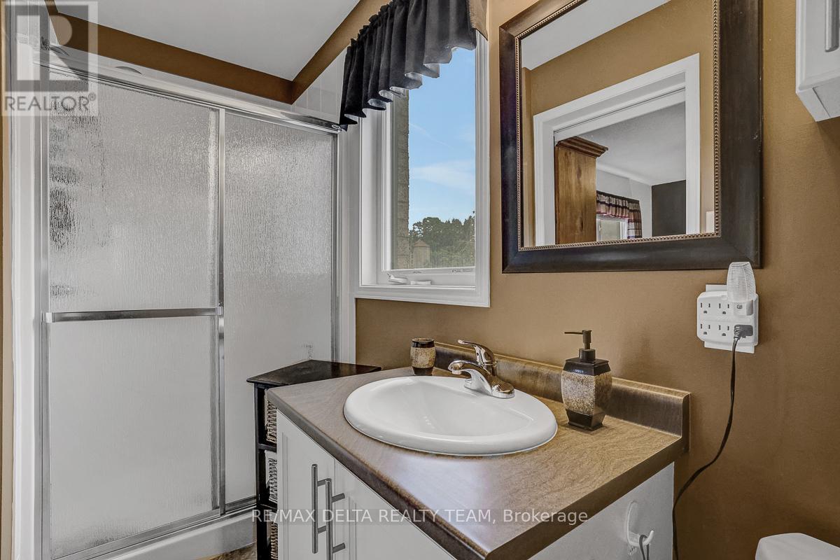 275 Eric Czapnik Way, Ottawa, Ontario  K1E 0B4 - Photo 33 - X13434568