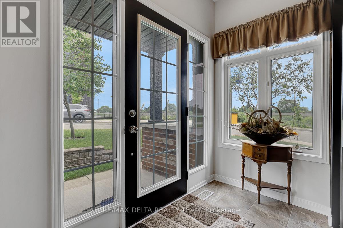 275 Eric Czapnik Way, Ottawa, Ontario  K1E 0B4 - Photo 4 - X13434568