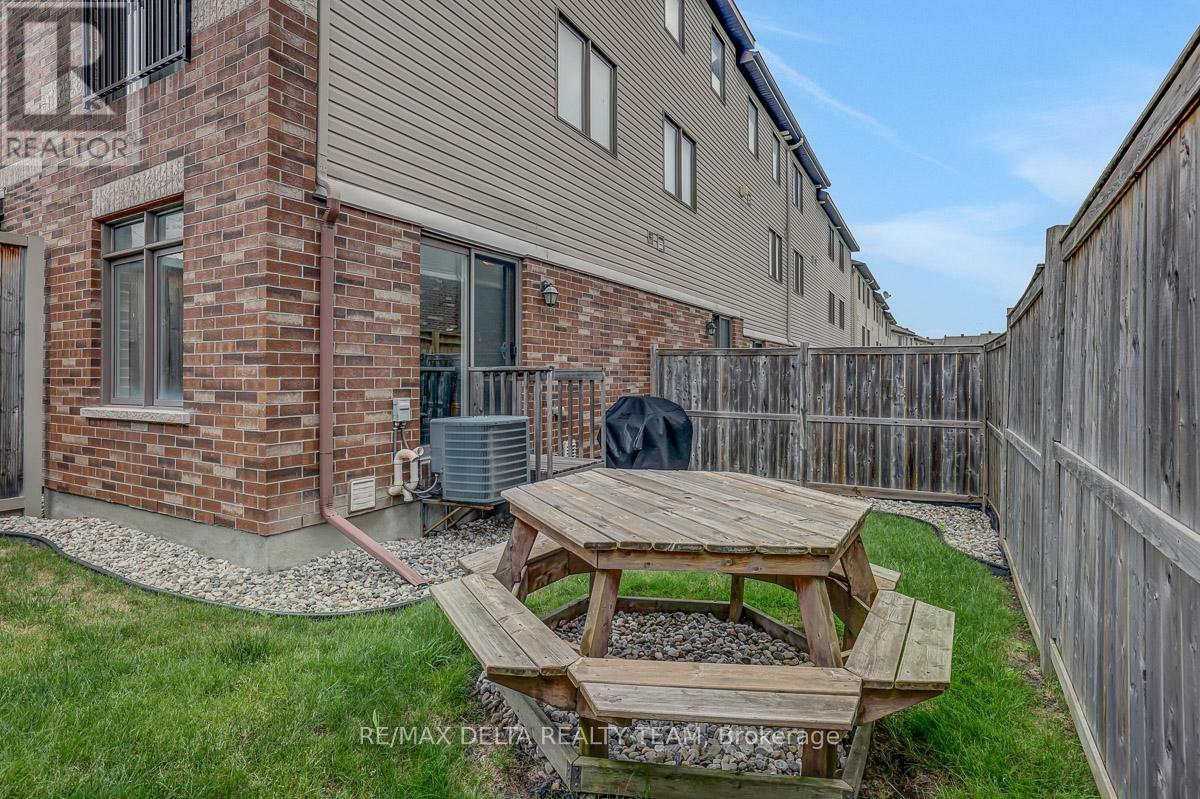 275 Eric Czapnik Way, Ottawa, Ontario  K1E 0B4 - Photo 43 - X13434568