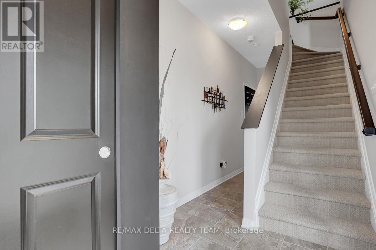 275 Eric Czapnik Way, Ottawa, Ontario  K1E 0B4 - Photo 5 - X13434568