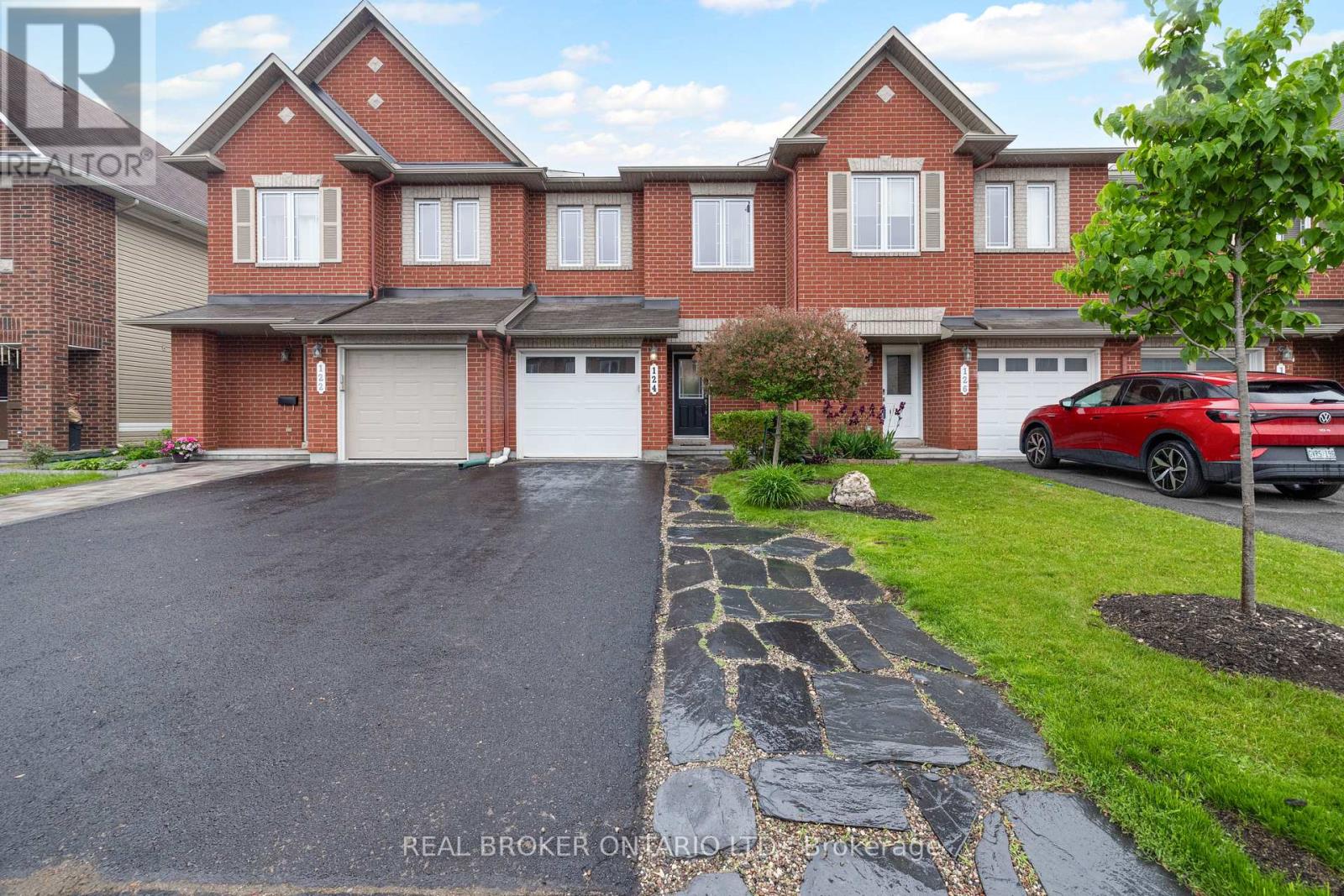 124 SILVERMOON CRESCENT, Ottawa, Ontario