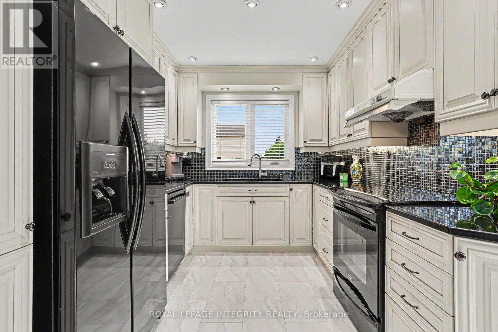 1642 Champneuf Drive, Ottawa, Ontario  K1C 4W1 - Photo 17 - X13435200