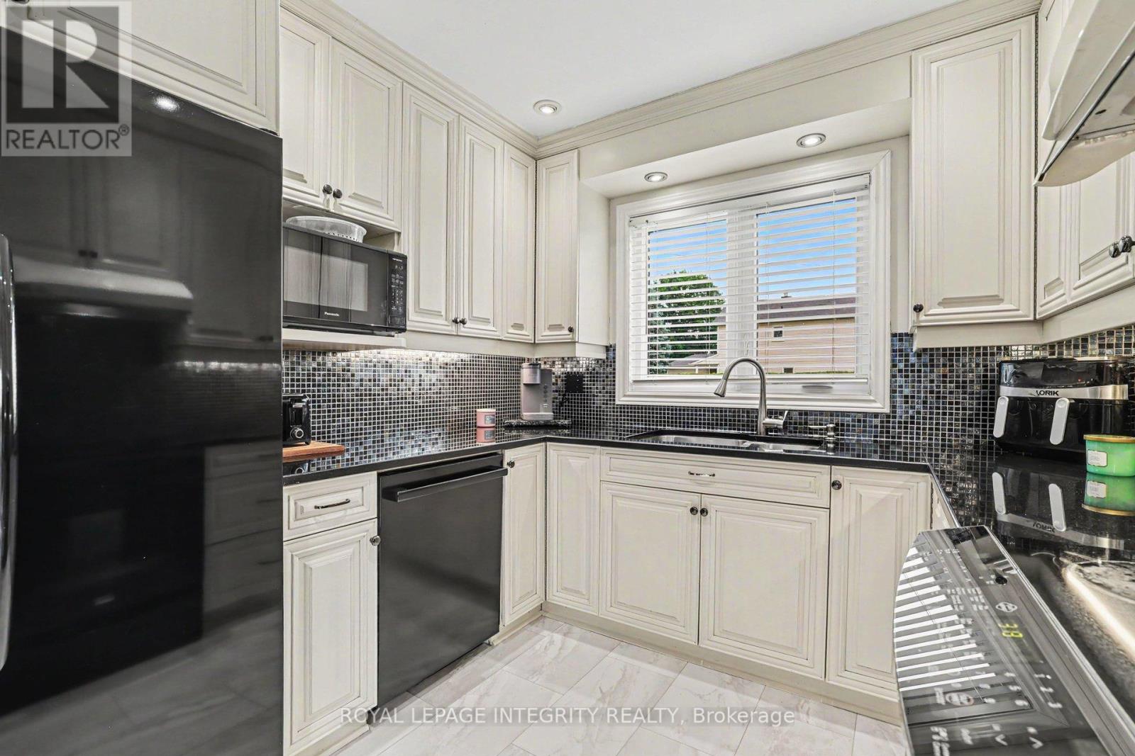 1642 Champneuf Drive, Ottawa, Ontario  K1C 4W1 - Photo 18 - X13435200