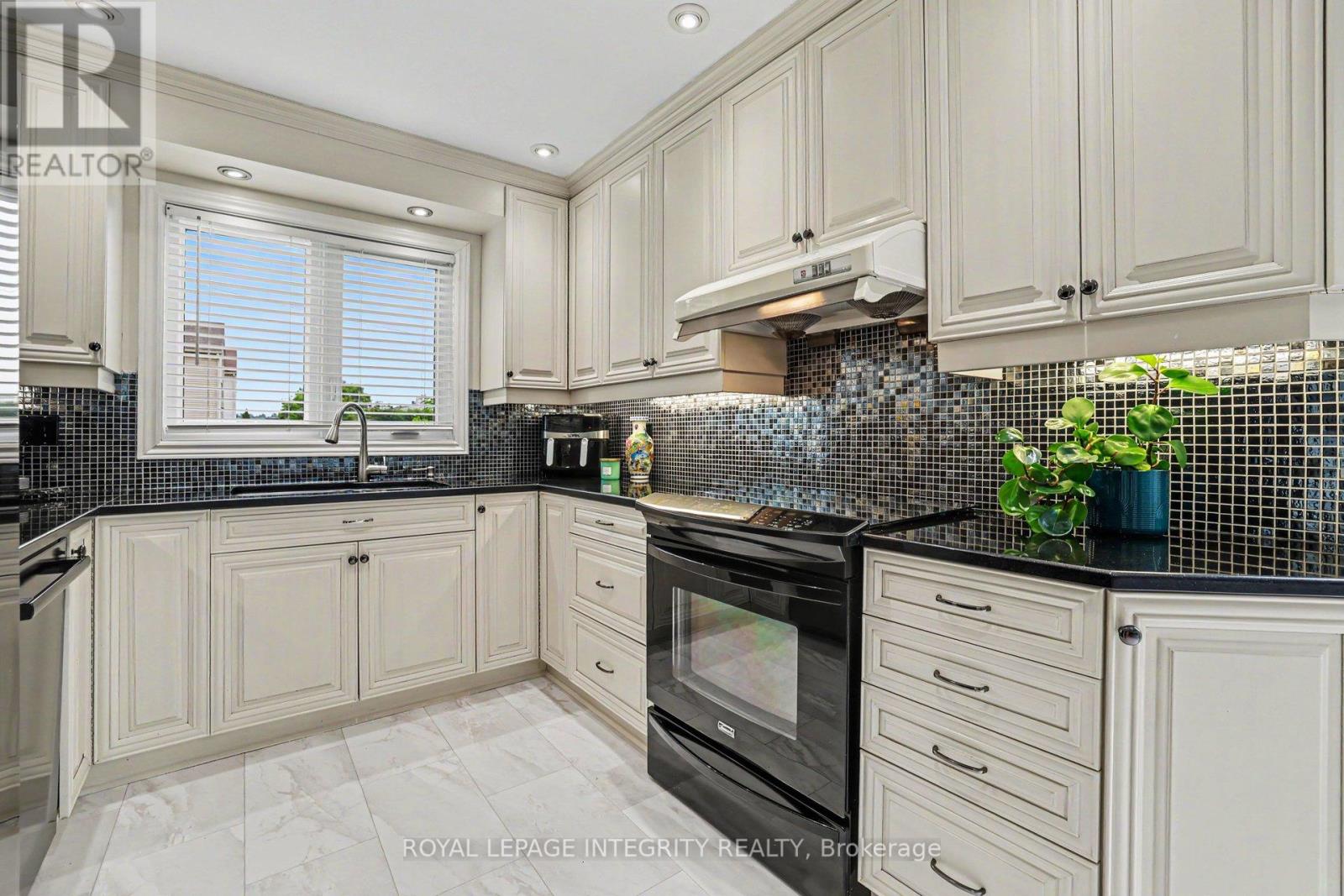 1642 Champneuf Drive, Ottawa, Ontario  K1C 4W1 - Photo 19 - X13435200