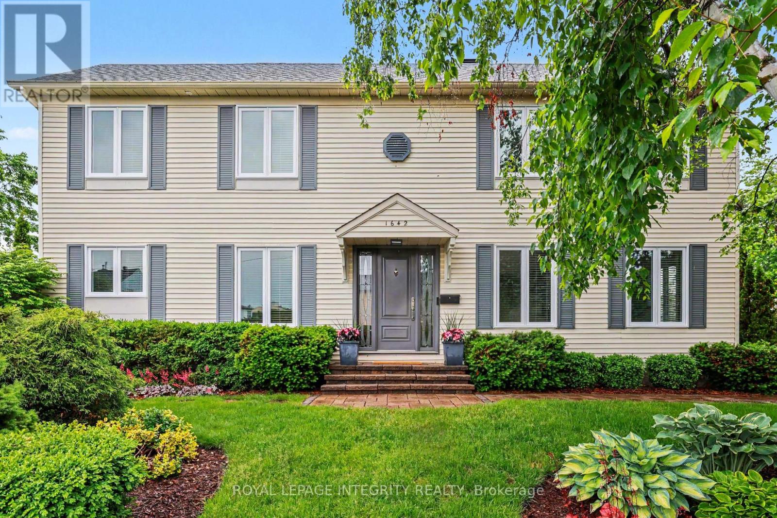 1642 Champneuf Drive, Ottawa, Ontario  K1C 4W1 - Photo 5 - X13435200