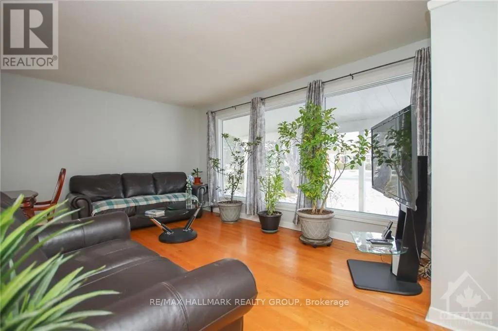 45 Hilliard Avenue, Ottawa, Ontario  K2E 6B9 - Photo 2 - X13435214