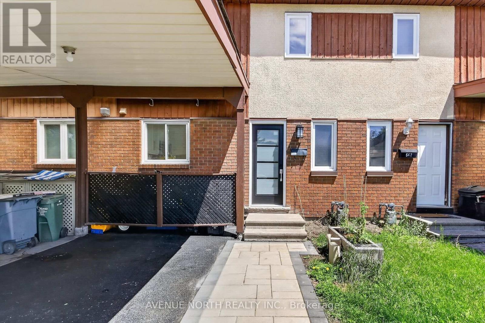 564 Seyton Drive, Ottawa, Ontario  K2H 9B2 - Photo 2 - X13435258
